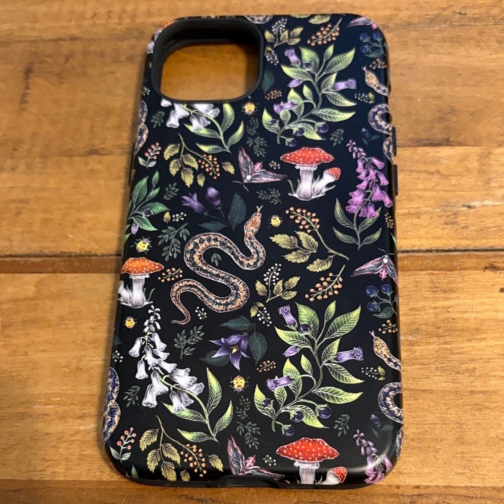 Stringberry I phone 15 Floral Pattern Phone Case - Black